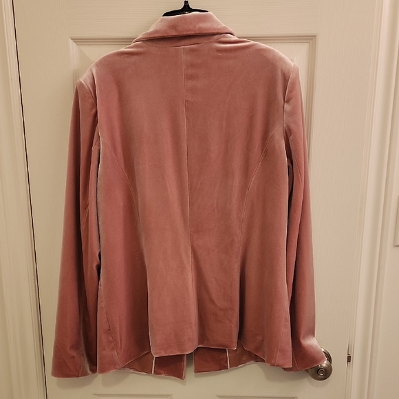 Le Chateau Women's Pink Velvet Blazer - Picture 5 of 5